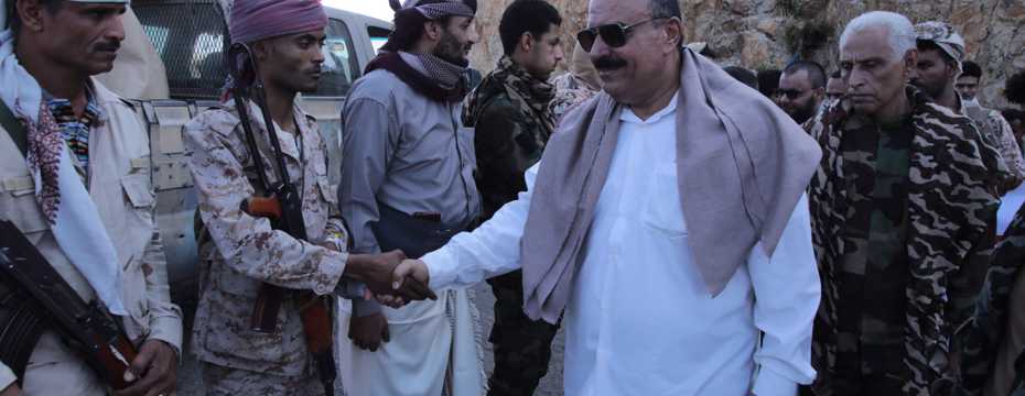  Taiz: The leadership of the Resistance  inspects the fronts of the  Army and the Resistance on the first day of Eid al-Fitr  